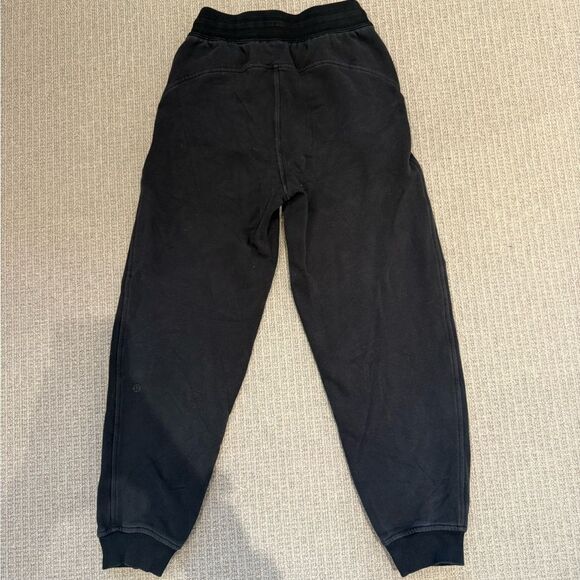 Lululemon Scuba Jogger - size 2 - Picture 2 of 7